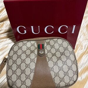 AUTHENTIC Gucci Tan and Brown Wristlet Bag